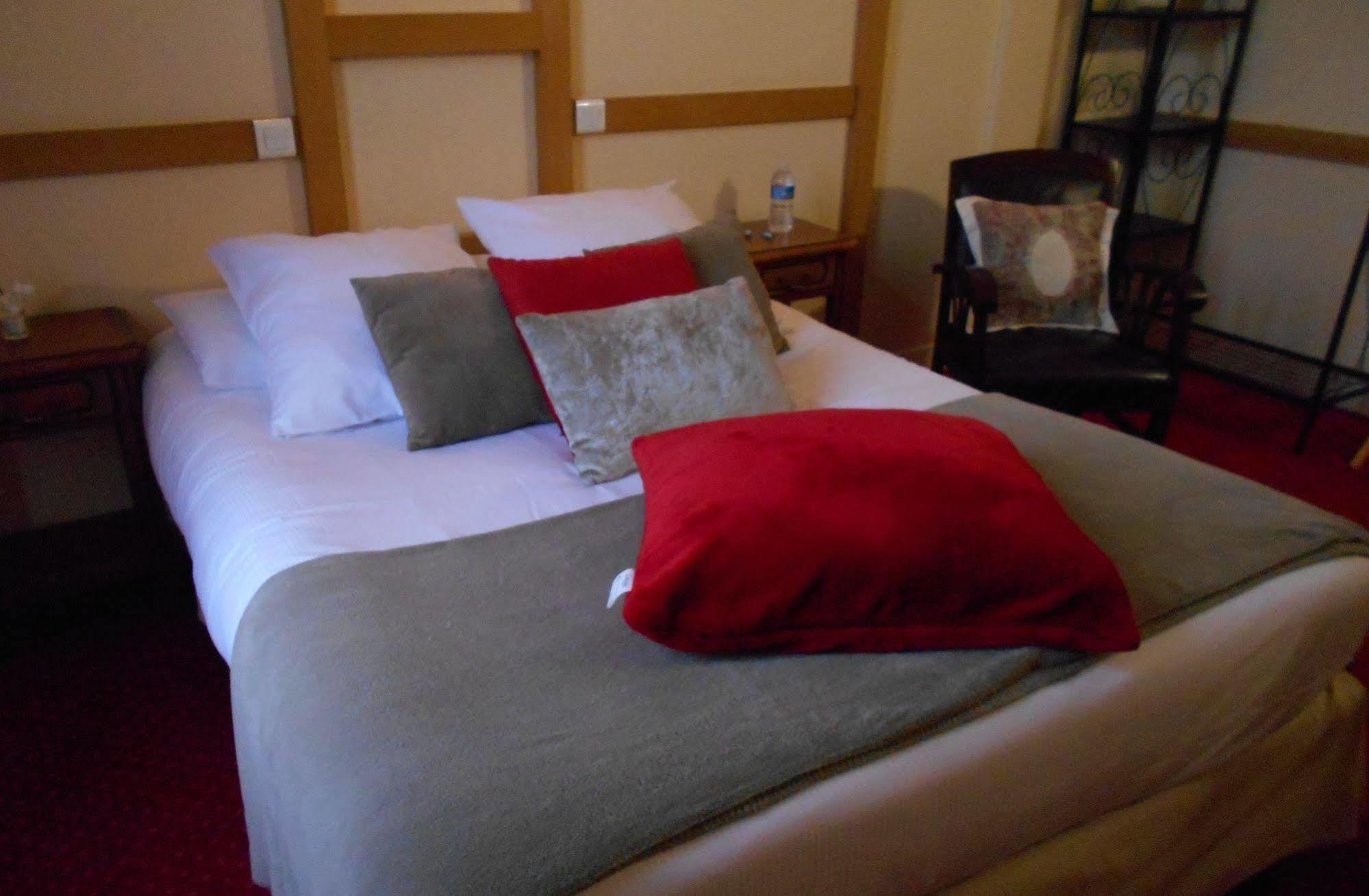 Hotel La Capitainerie Châteauneuf-sur-Loire Екстериор снимка